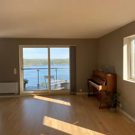 Moderne Funkis Med Fantastisk Havutsikt أسكير